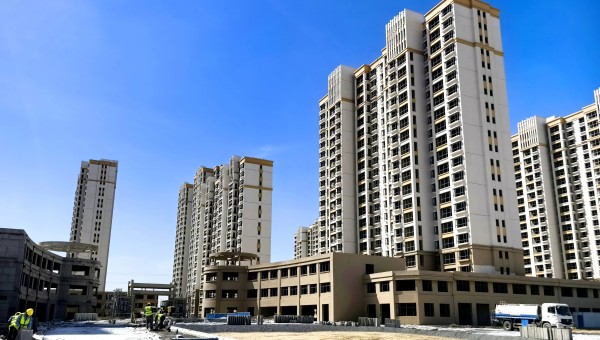 為推動(dòng)黨建工作深度融入中心任務(wù)，充分激發(fā)全員干事創(chuàng)業(yè)活力，全力推進(jìn)項(xiàng)目復(fù)工復(fù)產(chǎn)，近日，蘭州新區(qū)職投公司黨支部、甘肅建投新區(qū)公司第一黨支部、西部市政建設(shè)集團(tuán)三公司黨支部聯(lián)合開展了“黨建引領(lǐng)強(qiáng)引擎百日攻堅(jiān)
